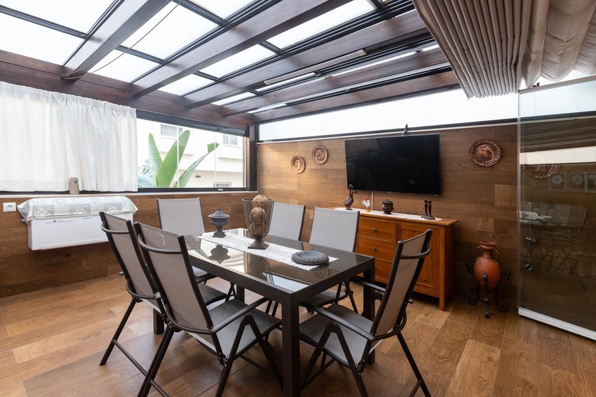 Apartamento de 2 habitaciones en Estepona en venta con piscina - 340.000 € (Ref: 9509440)