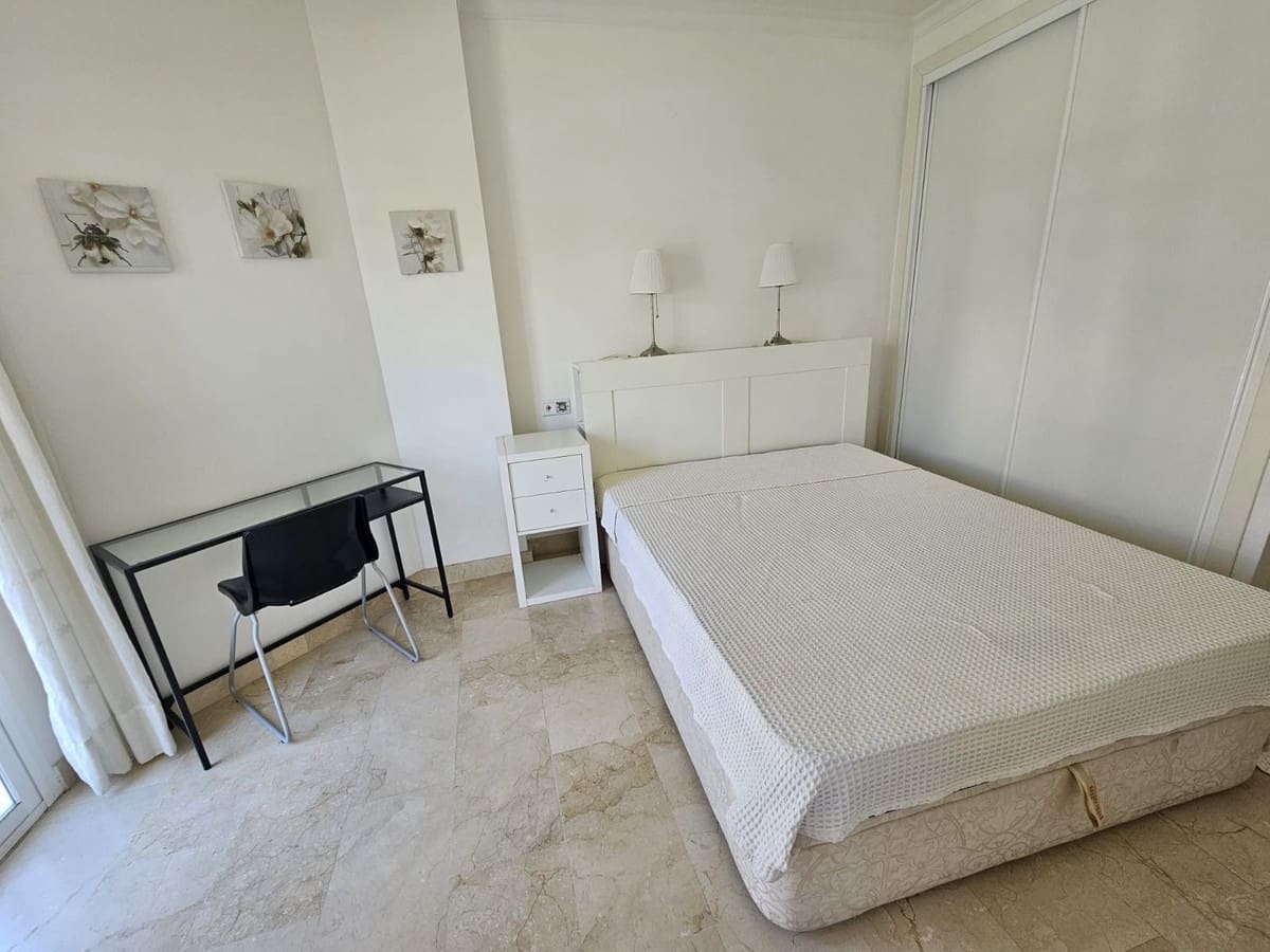 Apartamento de 2 habitaciones en Estepona en venta con piscina garaje - 340.000 € (Ref: 9509442)