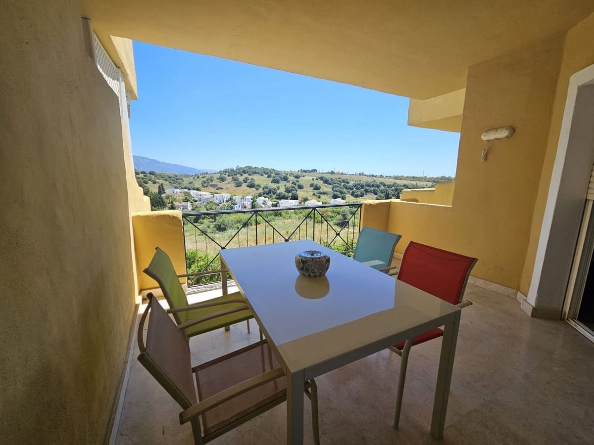 Apartamento de 2 habitaciones en Estepona en venta con piscina garaje - 340.000 € (Ref: 9509442)