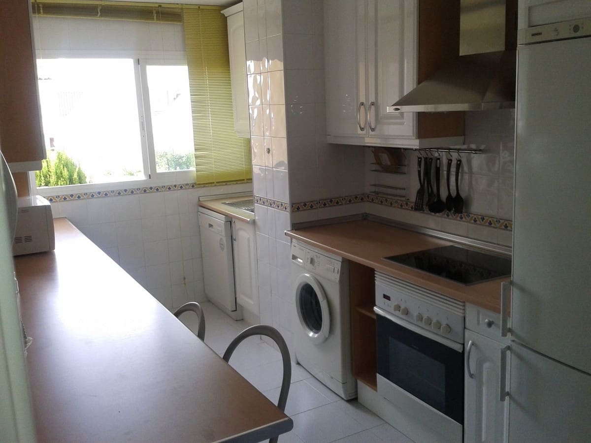 Apartamento de 2 habitaciones en Estepona en venta con piscina garaje - 340.000 € (Ref: 9509442)