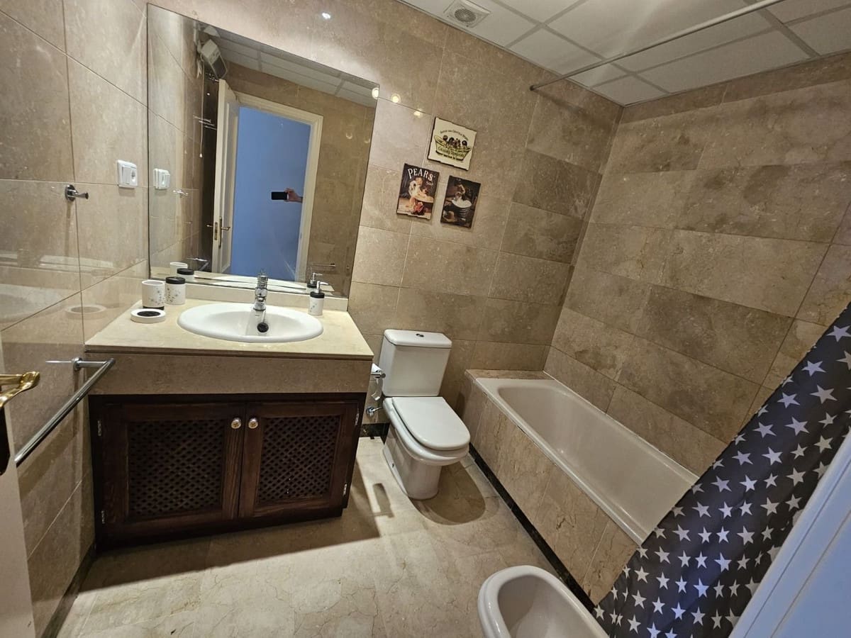 Apartamento de 2 habitaciones en Estepona en venta con piscina garaje - 340.000 € (Ref: 9509442)