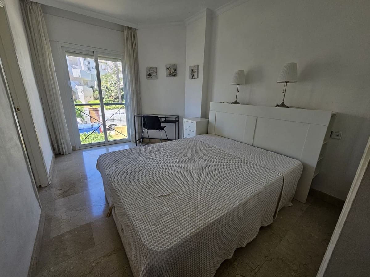 Apartamento de 2 habitaciones en Estepona en venta con piscina garaje - 340.000 € (Ref: 9509442)