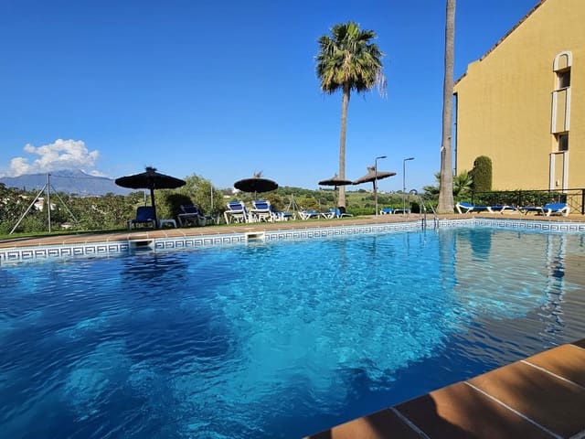 Apartamento de 2 habitaciones en Estepona en venta con piscina garaje - 340.000 € (Ref: 9509442)