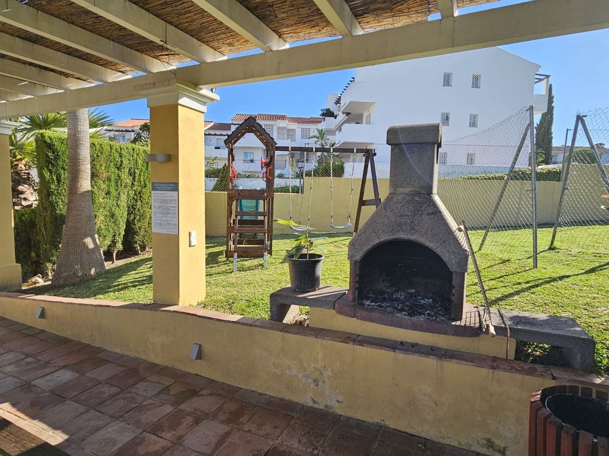 Apartamento de 2 habitaciones en Estepona en venta con piscina garaje - 340.000 € (Ref: 9509442)