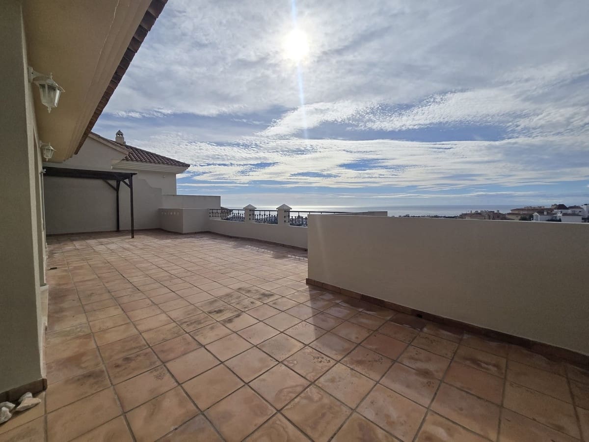 2 bedroom Penthouse for sale in Riviera del Sol with garage - € 340,000 (Ref: 9509443)
