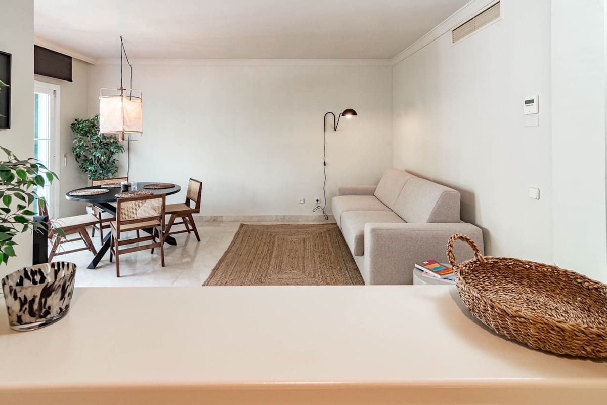 1 soverom Leilighet til salgs i Nueva Andalucia med svømmebasseng - € 347 500 (Ref: 9509450)