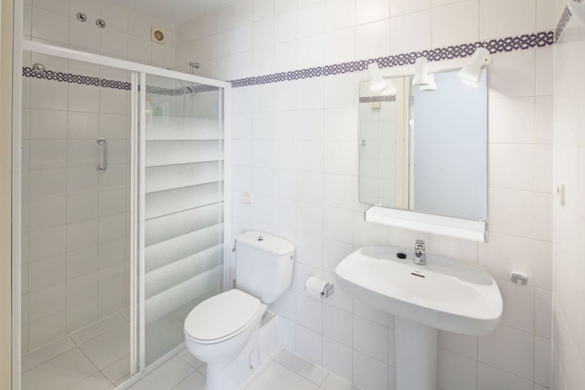 Apartamento de 2 habitaciones en Estepona en venta con piscina garaje - 345.000 € (Ref: 9509708)