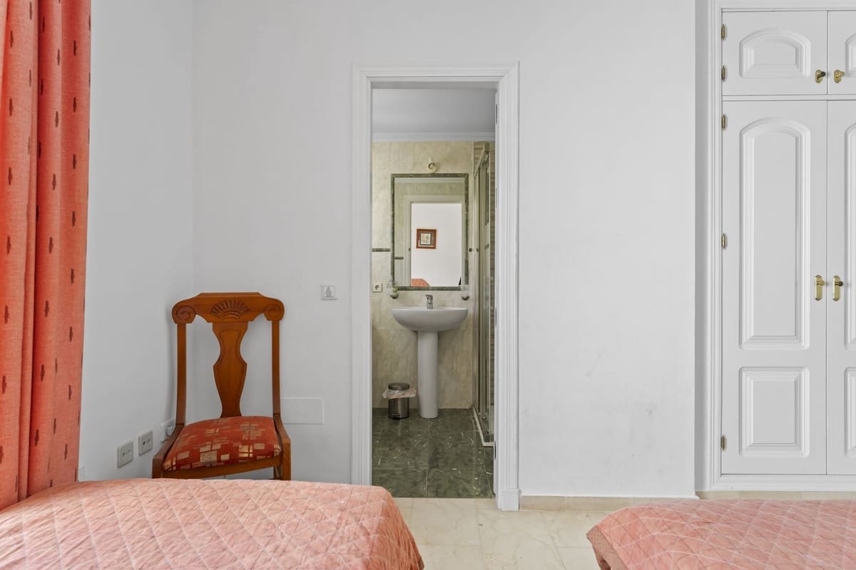 2 bedroom Apartment for sale in Mijas with pool garage - € 349,000 (Ref: 9510160)