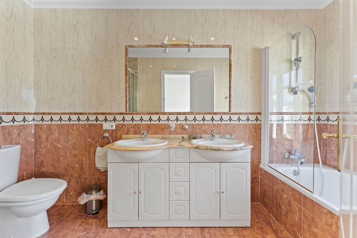 2 bedroom Apartment for sale in Mijas with pool garage - € 349,000 (Ref: 9510160)