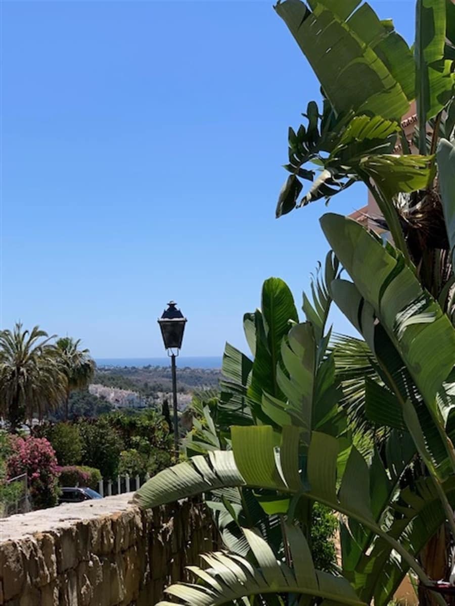 1 soverom Leilighet til salgs i Nueva Andalucia med svømmebasseng garasje - € 350 000 (Ref: 9510164)