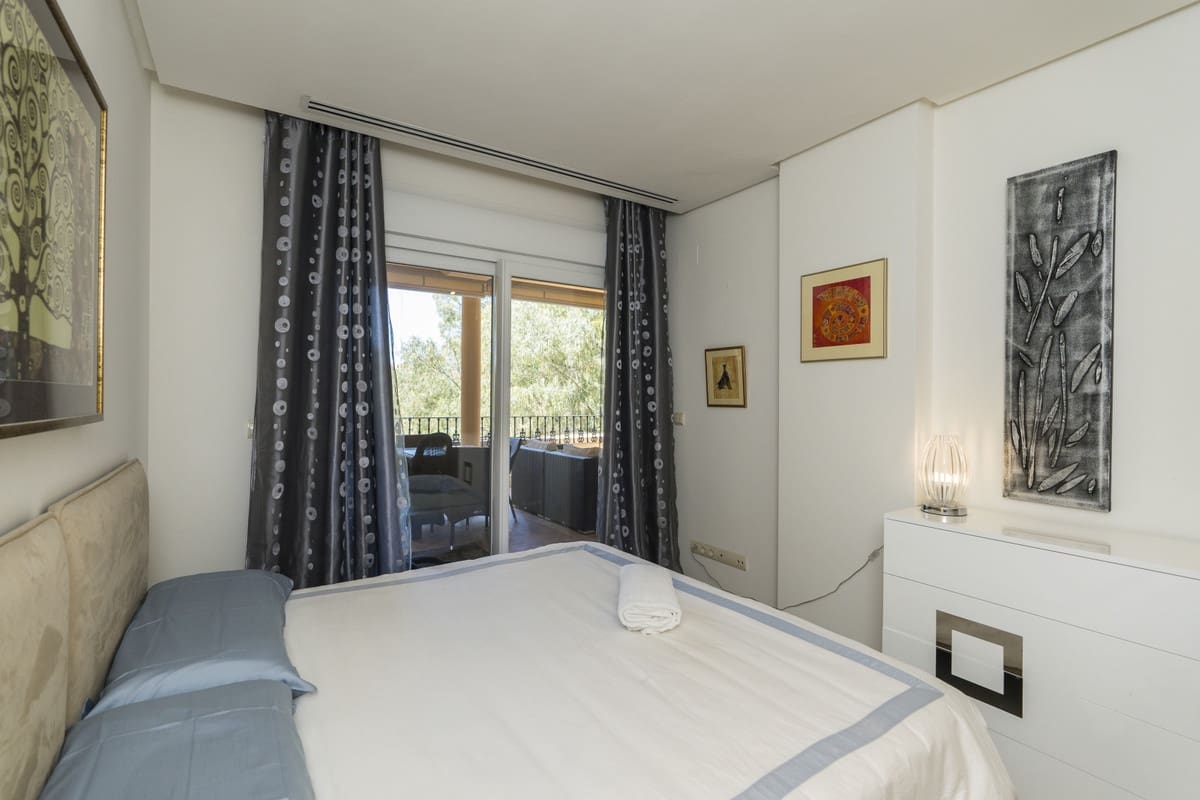 1 soverom Leilighet til salgs i Nueva Andalucia med svømmebasseng garasje - € 350 000 (Ref: 9510164)