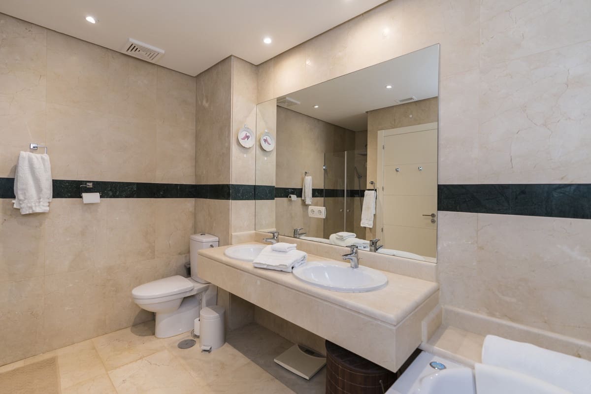 1 soverom Leilighet til salgs i Nueva Andalucia med svømmebasseng garasje - € 350 000 (Ref: 9510164)