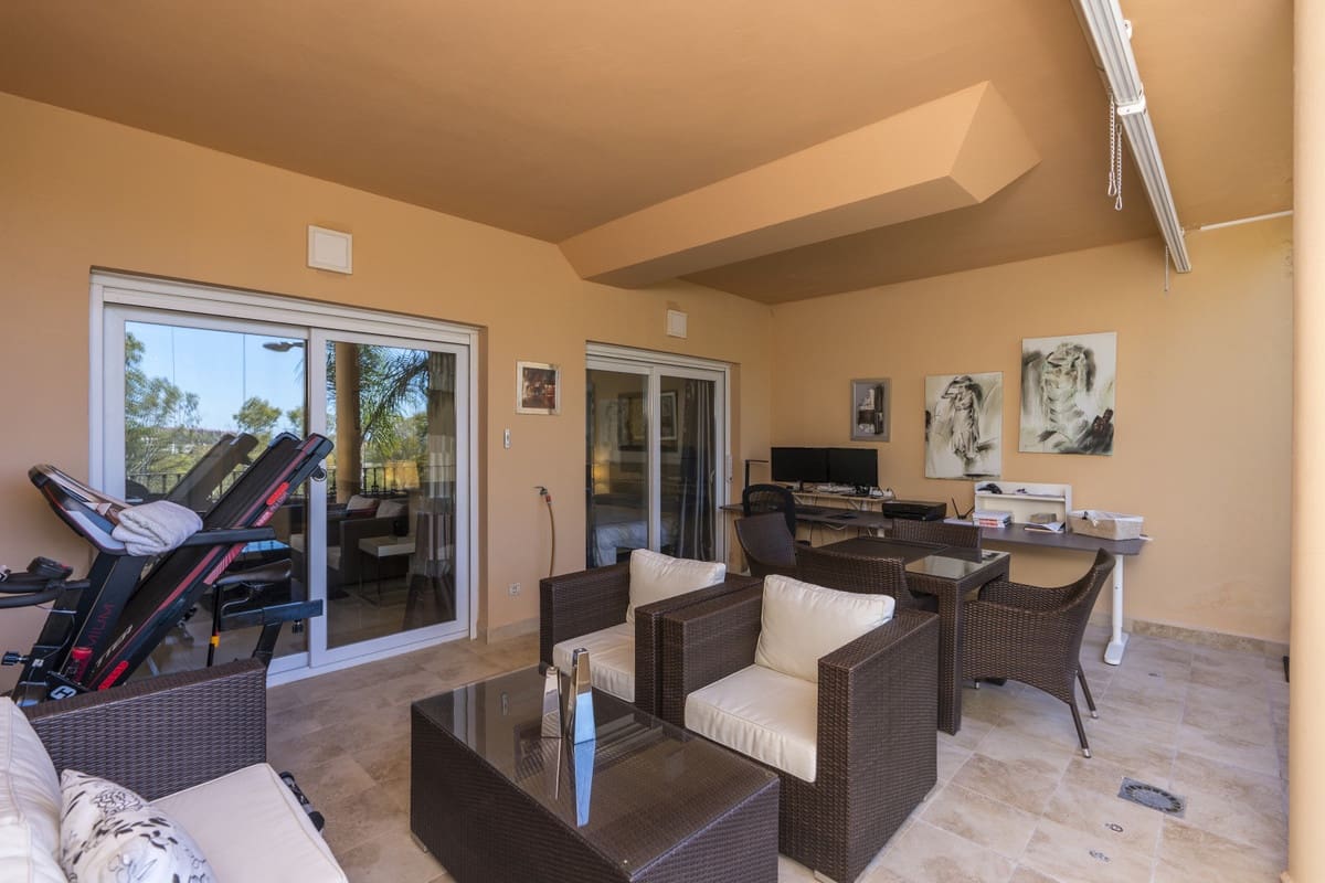 1 soverom Leilighet til salgs i Nueva Andalucia med svømmebasseng garasje - € 350 000 (Ref: 9510164)