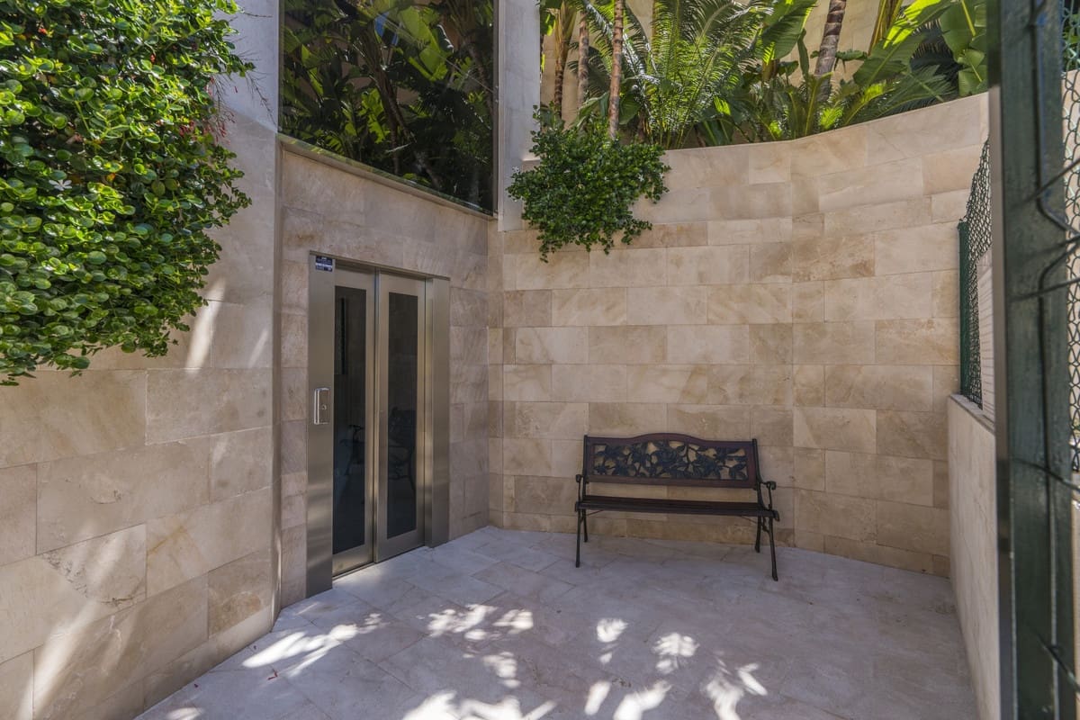 1 soverom Leilighet til salgs i Nueva Andalucia med svømmebasseng garasje - € 350 000 (Ref: 9510164)