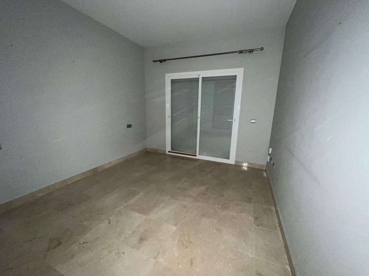 2 bedroom Apartment for sale in Estepona with pool garage - € 350,000 (Ref: 9510167)