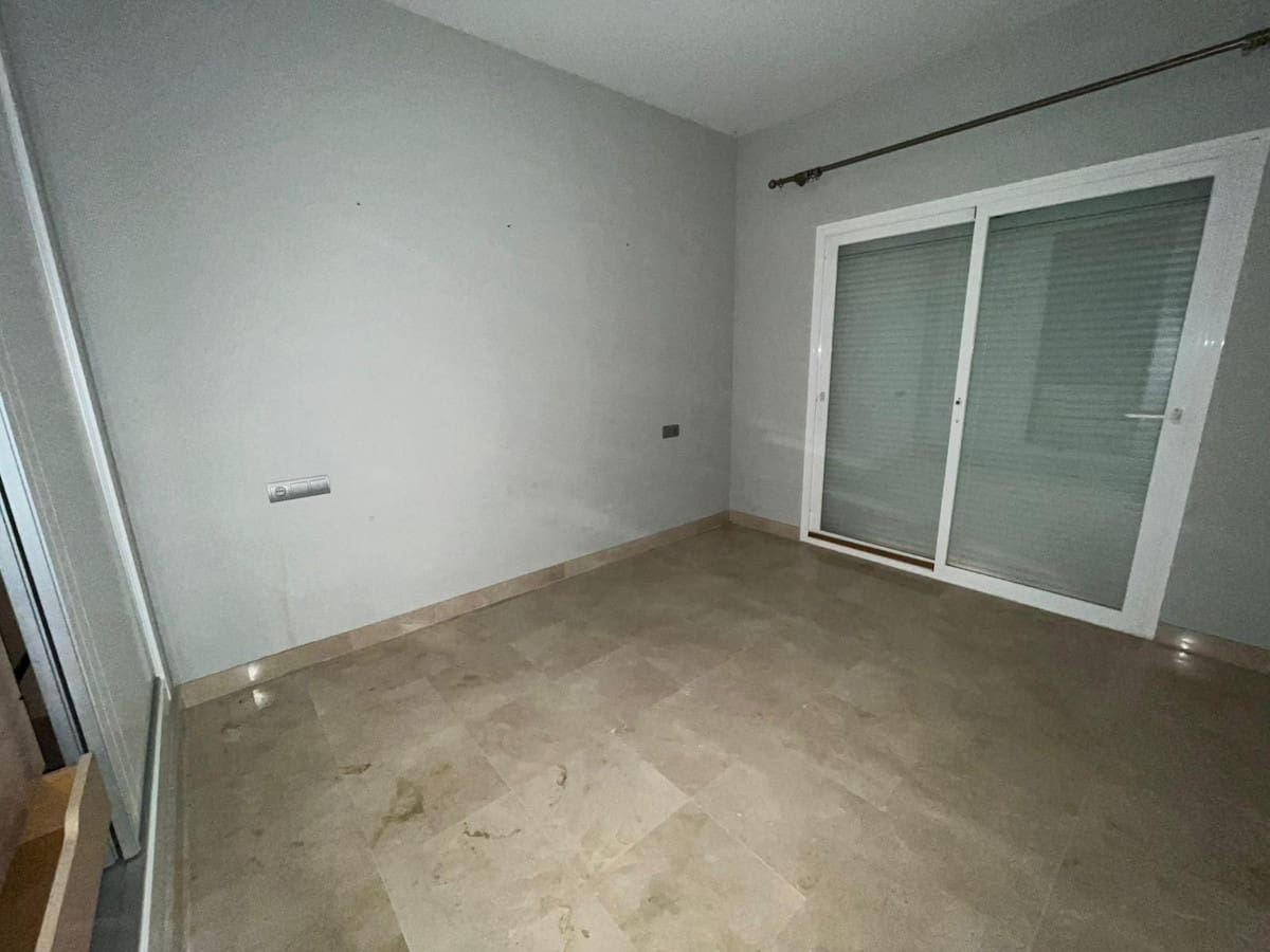 2 bedroom Apartment for sale in Estepona with pool garage - € 350,000 (Ref: 9510167)