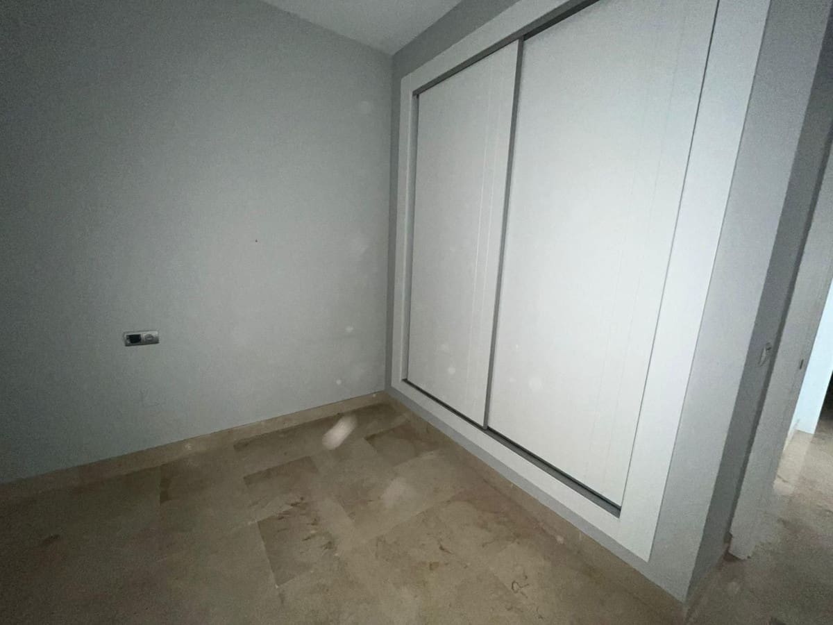 2 bedroom Apartment for sale in Estepona with pool garage - € 350,000 (Ref: 9510167)