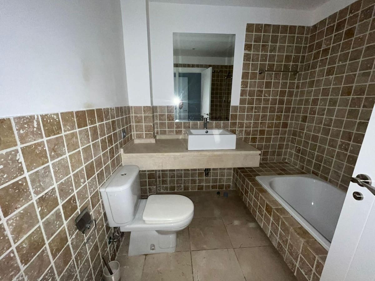 2 bedroom Apartment for sale in Estepona with pool garage - € 350,000 (Ref: 9510167)