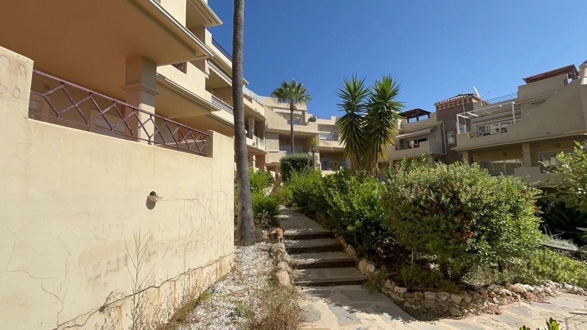 2 bedroom Apartment for sale in Estepona with pool garage - € 350,000 (Ref: 9510167)