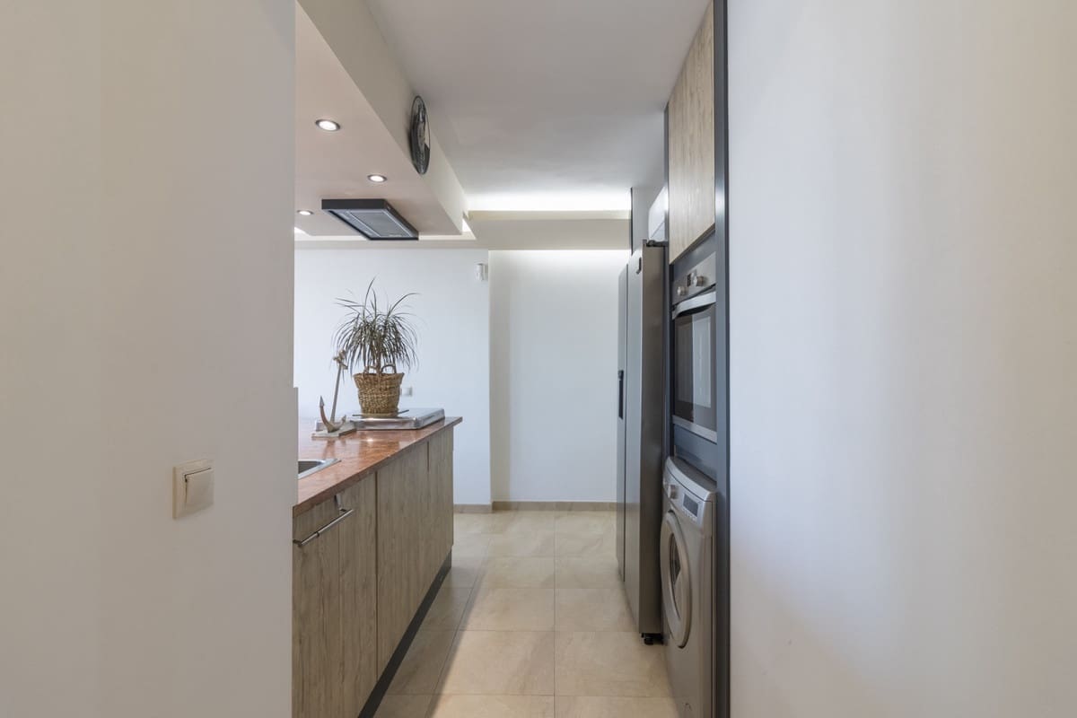 2 bedroom Apartment for sale in Benalmadena Costa - € 350,000 (Ref: 9510170)