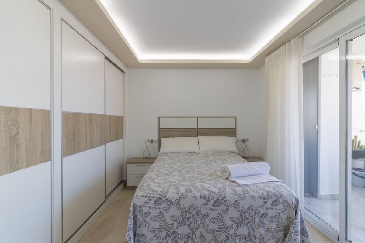 2 bedroom Apartment for sale in Benalmadena Costa - € 350,000 (Ref: 9510170)