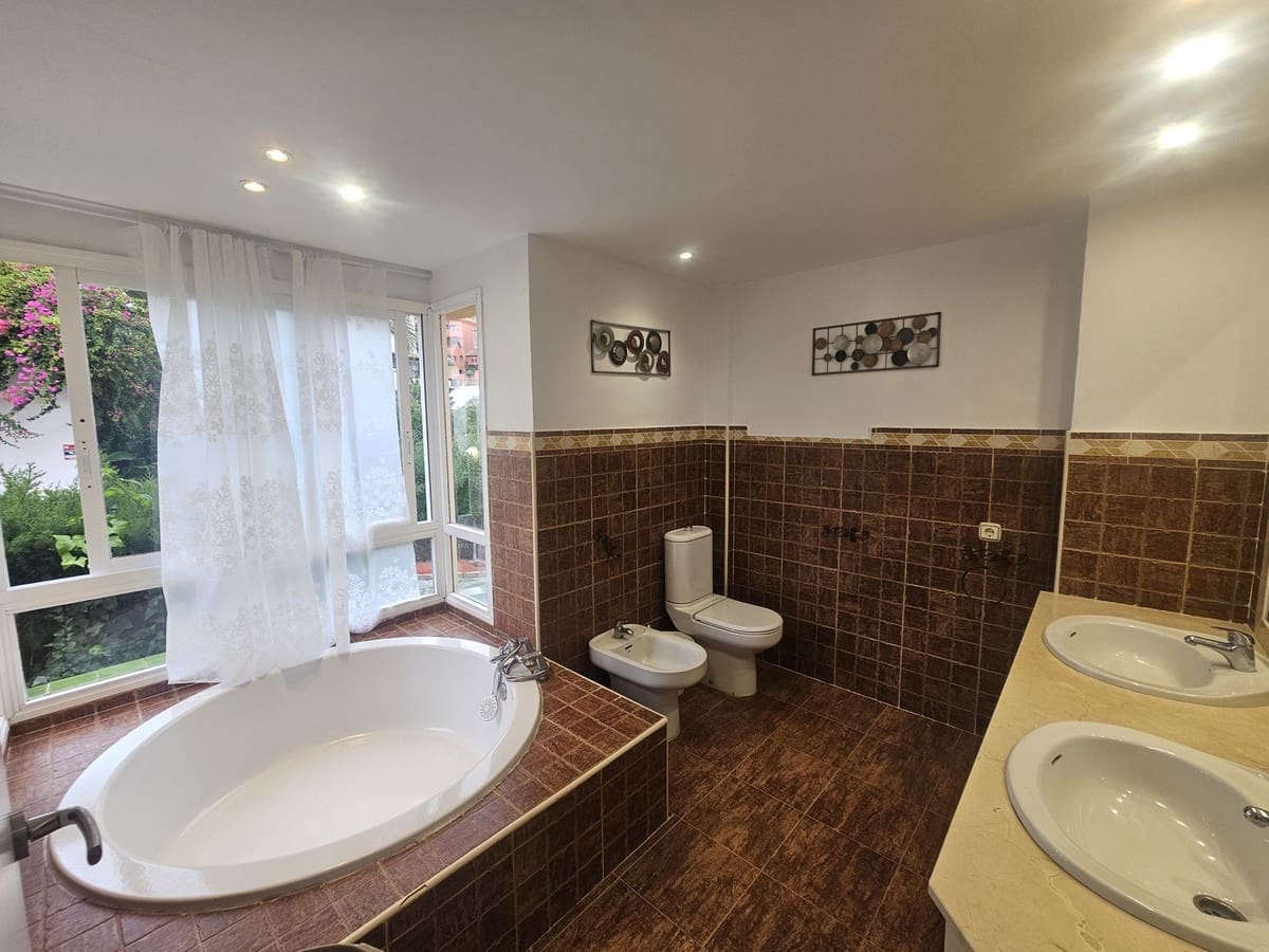 4 quarto Apartamento para venda em Calahonda com piscina - 419 500 € (Ref: 9515862)