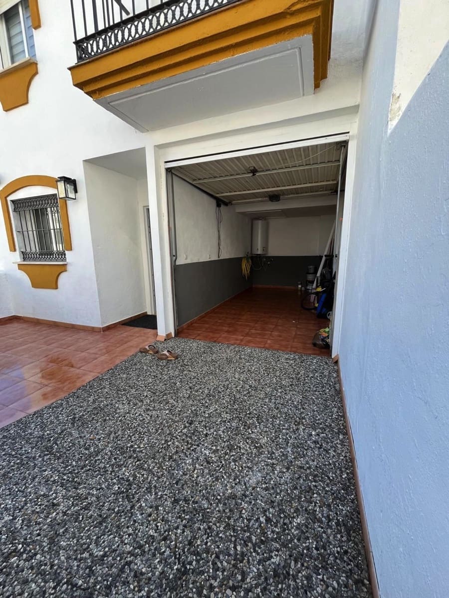 3 bedroom Semi-detached Villa for sale in Manilva with pool - € 420,000 (Ref: 9515867)