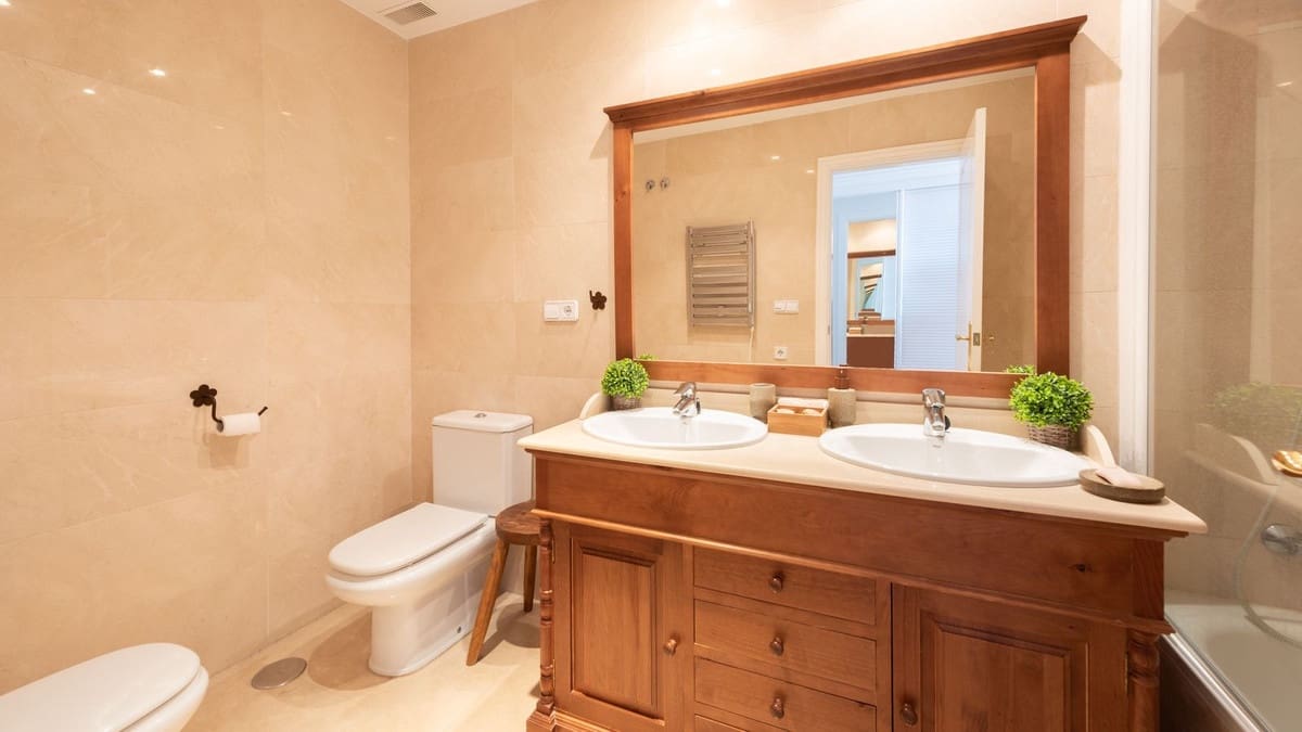 2 sovrum Lägenhet till salu i Benahavis med pool garage - 425 000 € (Ref: 9515870)