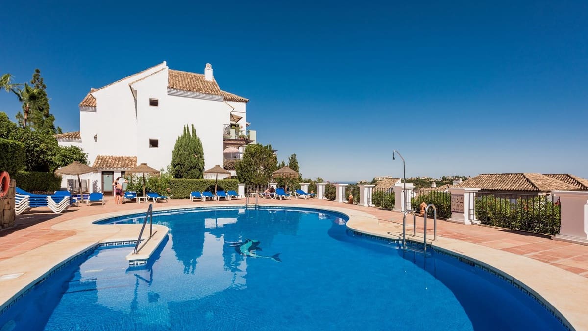 2 sovrum Lägenhet till salu i Benahavis med pool garage - 425 000 € (Ref: 9515870)