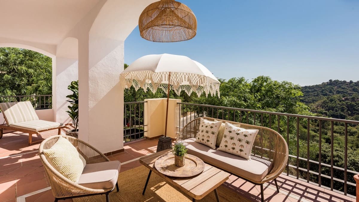 2 sovrum Lägenhet till salu i Benahavis med pool garage - 425 000 € (Ref: 9515870)