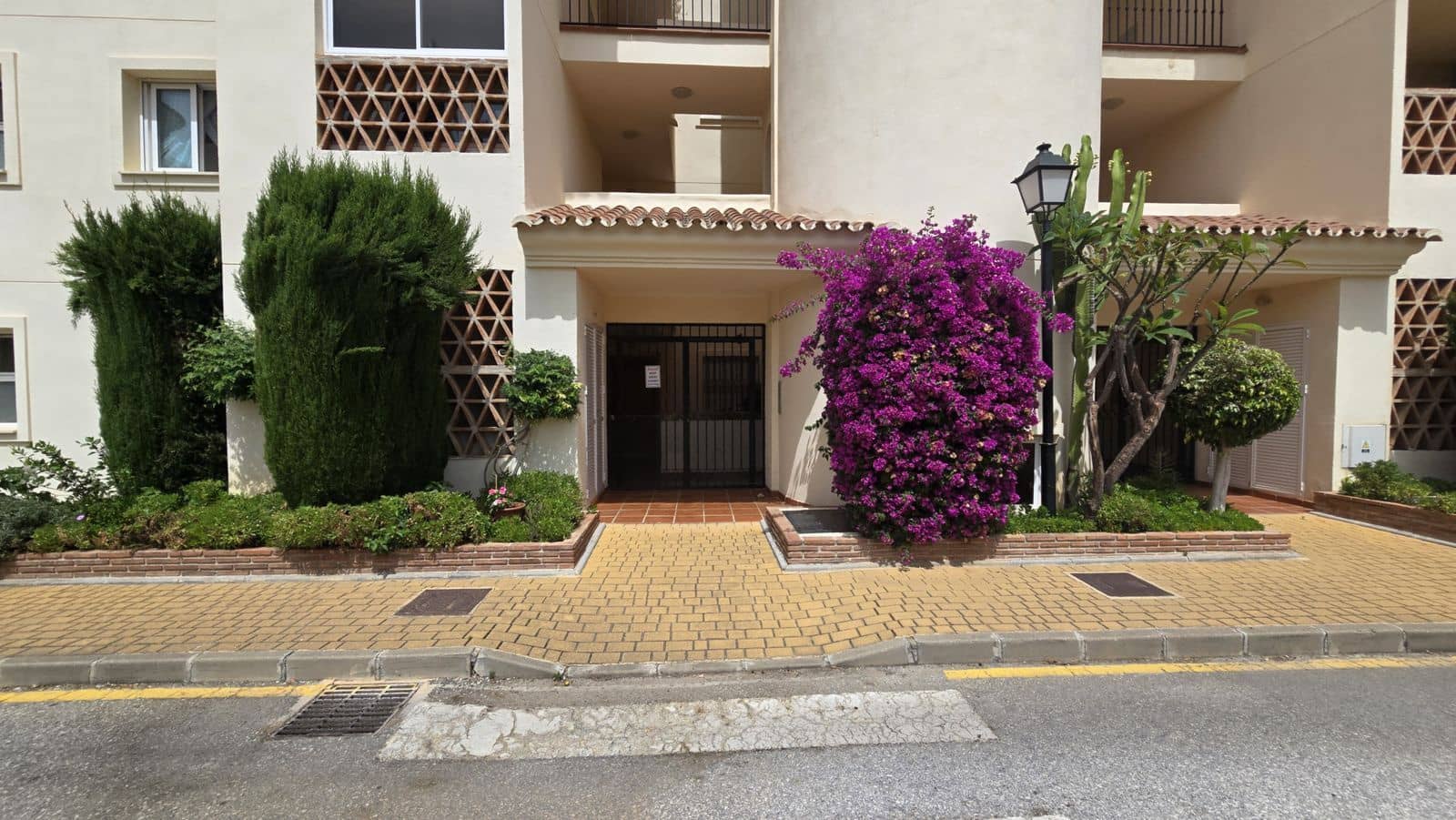 3 soveværelse Lejlighed til salg i La Cala Hills med swimmingpool garage - € 425.000 (Ref: 9515890)