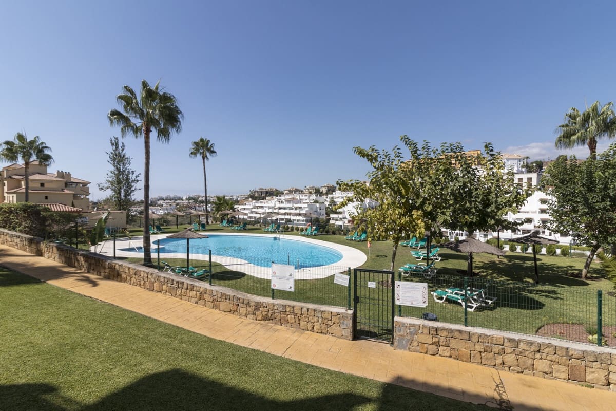 2 bedroom Apartment for sale in New Golden Mile with pool - € 425,000 (Ref: 9516426)