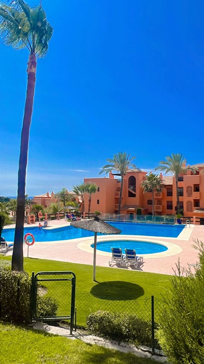 2 bedroom Apartment for sale in Benahavis with garage - € 425,000 (Ref: 9516429)