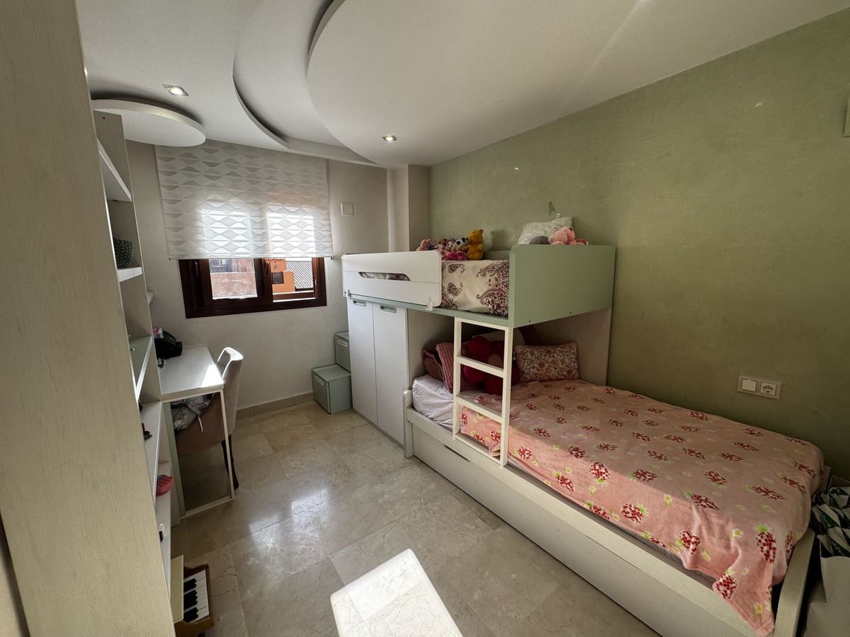 2 bedroom Apartment for sale in Benahavis with garage - € 425,000 (Ref: 9516429)