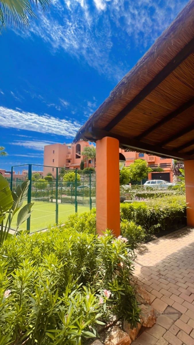 2 bedroom Apartment for sale in Benahavis with garage - € 425,000 (Ref: 9516429)