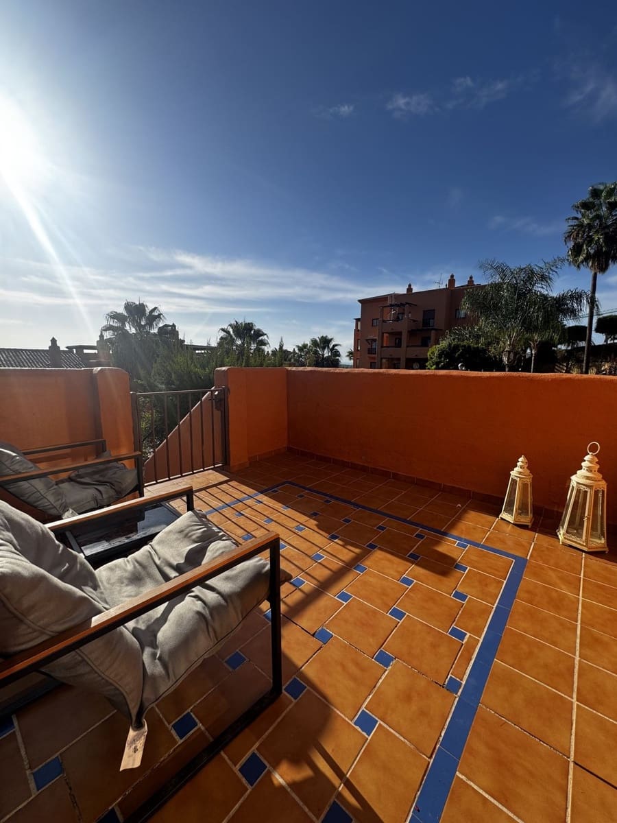 2 bedroom Apartment for sale in Benahavis with garage - € 425,000 (Ref: 9516429)