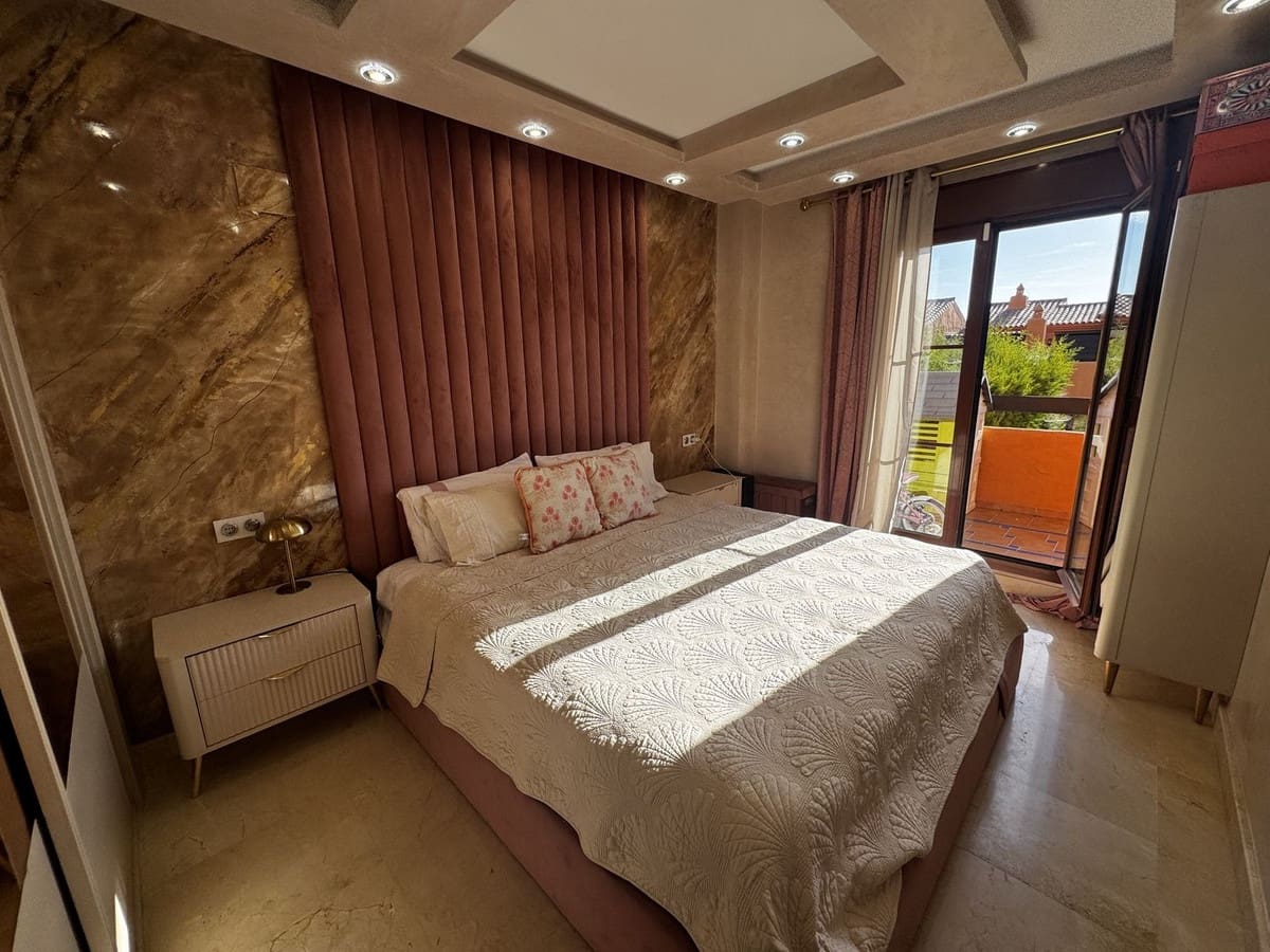 2 bedroom Apartment for sale in Benahavis with garage - € 425,000 (Ref: 9516429)