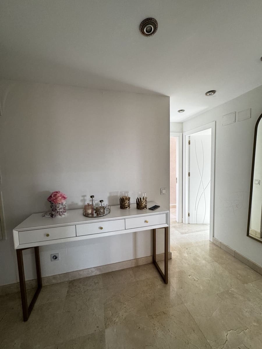 2 bedroom Apartment for sale in Benahavis with garage - € 425,000 (Ref: 9516429)