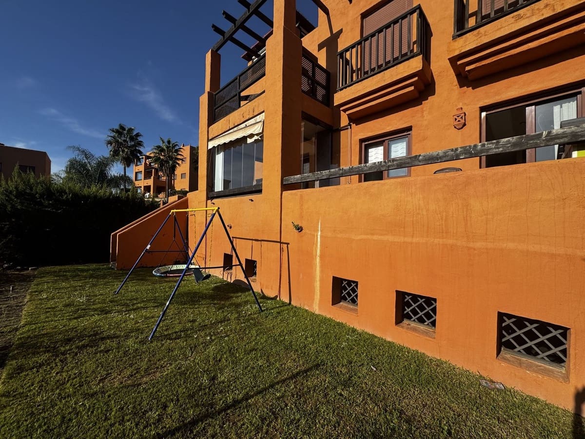 2 bedroom Apartment for sale in Benahavis with garage - € 425,000 (Ref: 9516429)