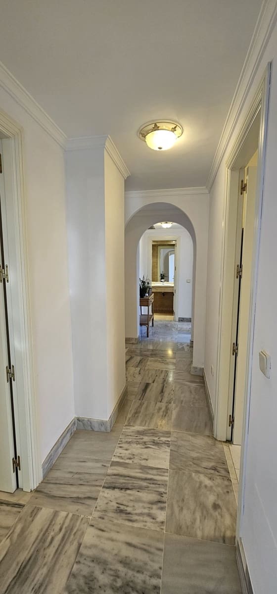 Apartamento de 3 habitaciones en Marbella en venta con piscina - 425.000 € (Ref: 9516456)