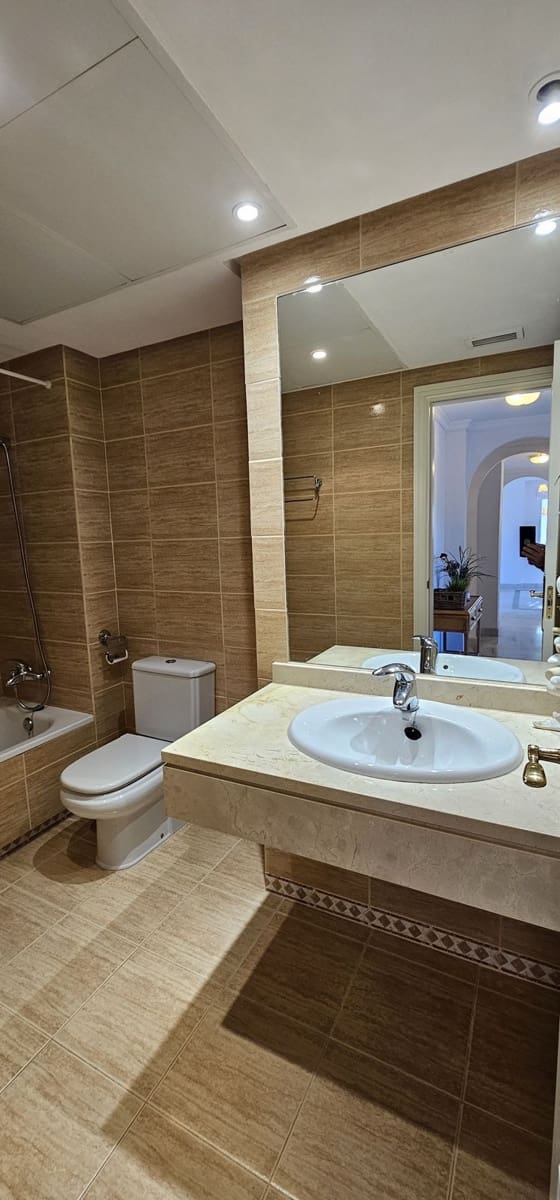 Apartamento de 3 habitaciones en Marbella en venta con piscina - 425.000 € (Ref: 9516456)