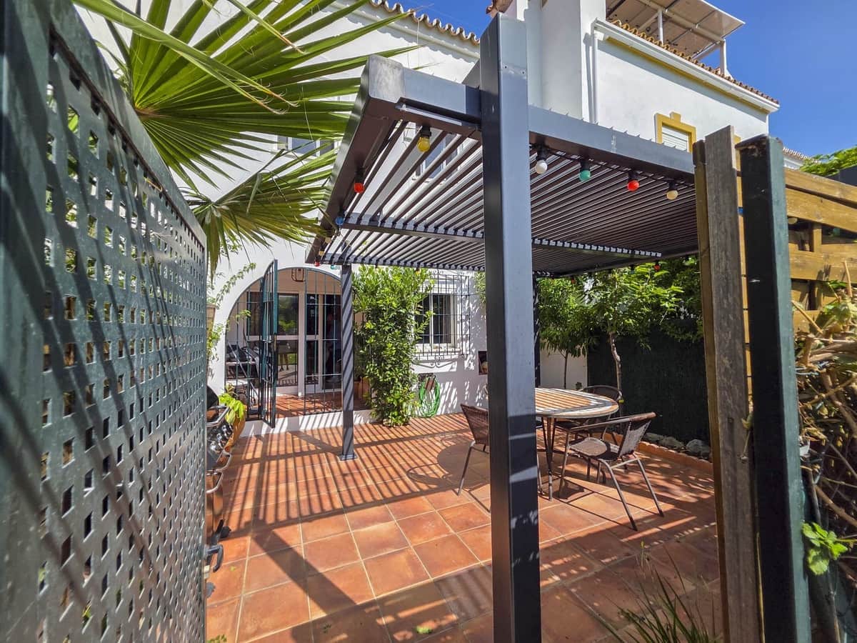 3 bedroom Townhouse for sale in Bahia de Casares with pool - € 425,000 (Ref: 9516457)