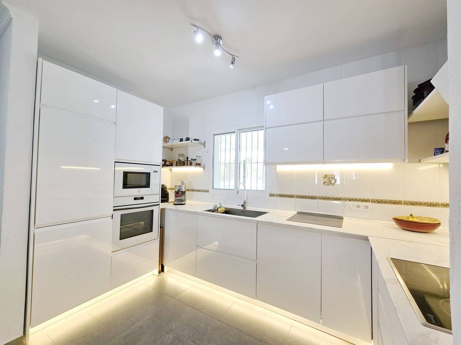 2 bedroom Villa for sale in Coin with pool garage - € 459,000 (Ref: 9516461)