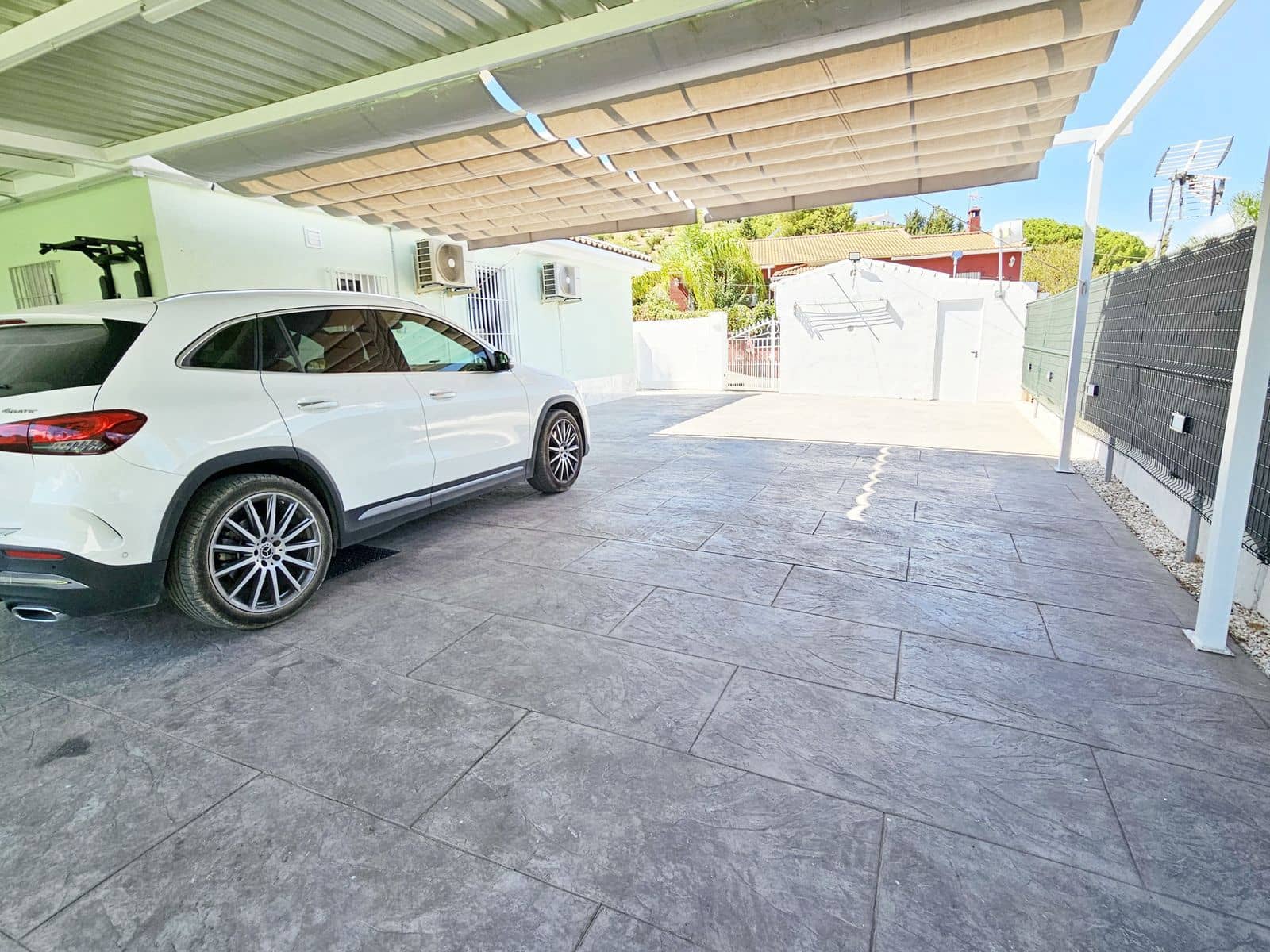 2 bedroom Villa for sale in Coin with pool garage - € 459,000 (Ref: 9516461)