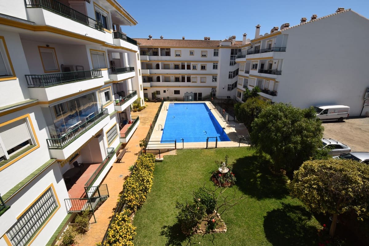 3 Zimmer Apartment zu verkaufen in La Cala de Mijas mit Pool - 399.000 € (Ref: 9517844)