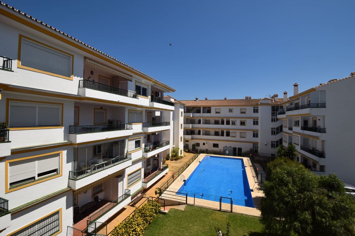 3 Zimmer Apartment zu verkaufen in La Cala de Mijas mit Pool - 399.000 € (Ref: 9517844)