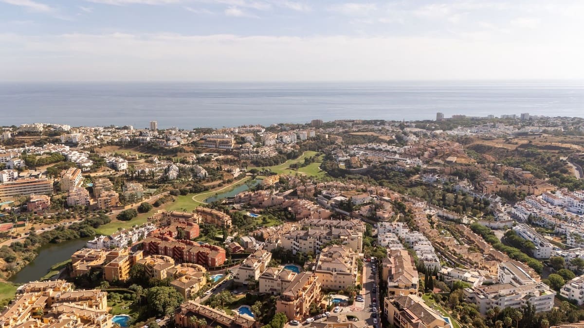 3 sypialnia Apartament na sprzedaż w Riviera del Sol z basenem garażem - 429 000 € (Ref: 9517846)