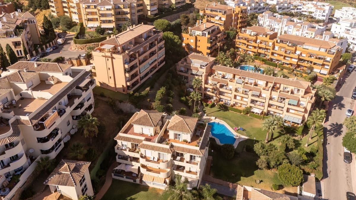 3 sypialnia Apartament na sprzedaż w Riviera del Sol z basenem garażem - 429 000 € (Ref: 9517846)