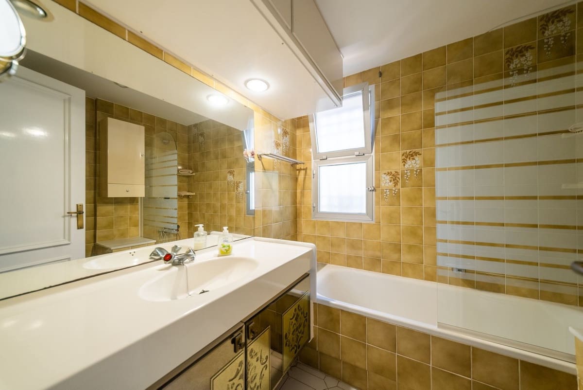 2 slaapkamer Appartement te koop in Miraflores met zwembad garage - € 340.000 (Ref: 9521457)