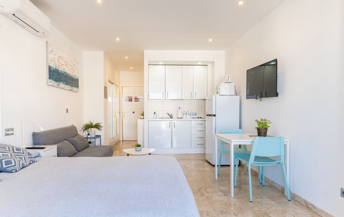 1 makuuhuone Yksiö myytävänä paikassa Torremolinos mukana uima-altaan 
autotalli - 299 000 € (Ref: 9522783)